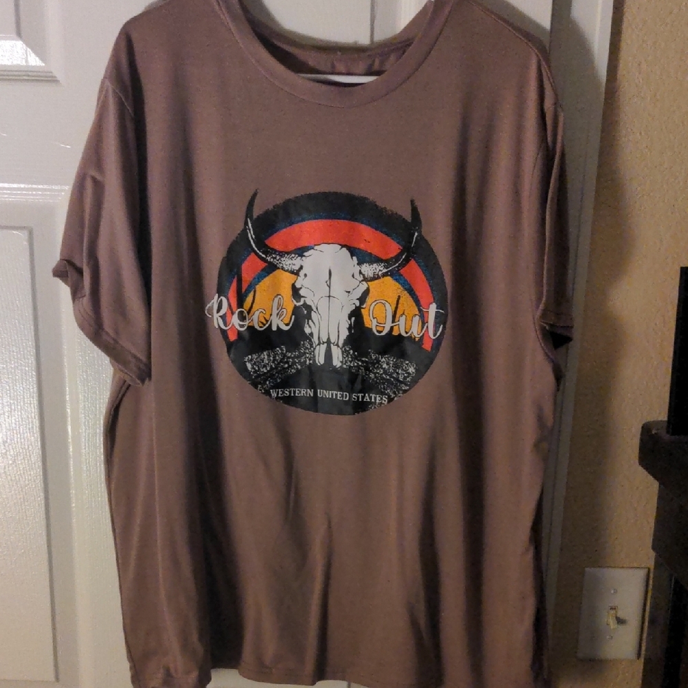 Artistic Brown Short Sleeve Tee with Skull Design